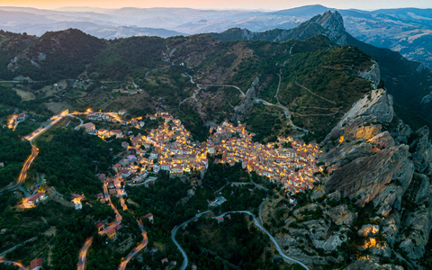 旅游业 天空 旅行 欧洲 天线 建筑学 小山 地中海 旅行者