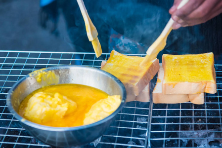 泰国街头美食黄油糖烤白面包图片