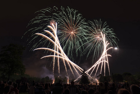 七月 聚会 假日 新的 烟火 爆炸 烟花 节日 天空 庆祝