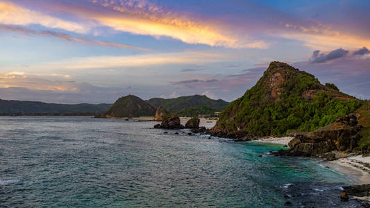 印尼库塔龙目岛美丽的海滩风景