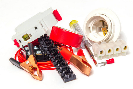 电气修理或安装前准备好的工具箱备件和工具，用于电工修理