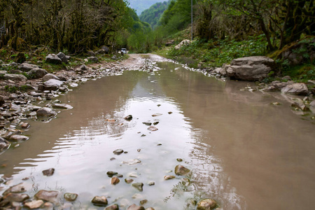 雨后山路