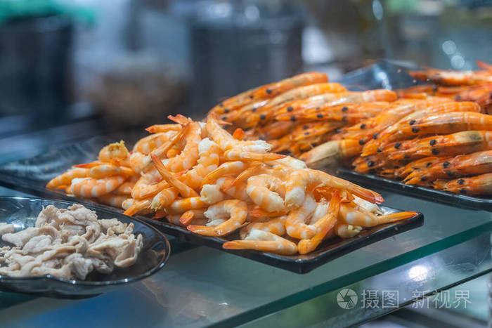 泰国餐厅的鲜煮虎虾