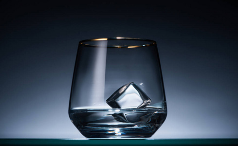 固体 冻结 液体 伏特加 清爽 玻璃器皿 酒精 饮料 纯洁