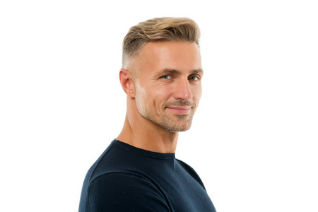 英俊的男人被隔离在白色上.白种人,长着英俊的不刮胡子的脸.男士美容.