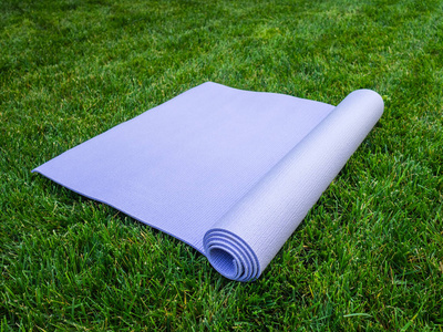 绿色瑜伽垫图片-绿色瑜伽垫素材-绿色瑜伽垫插画-摄图新视界