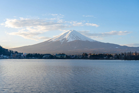 日本山梨町的富士山和川口子湖