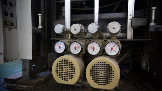 四种工业压力测量设备
