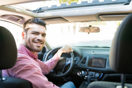 司机 新的 驾驶 微笑 肖像 运输 车辆 男人 驱动 旅游