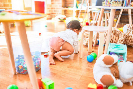 有趣的 童年 婴儿 小孩 操场 学校 微笑 幼儿园 女孩