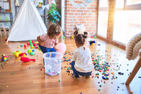 小孩 可爱极了 游戏时间 美丽的 游戏 幼儿 有趣的 幼儿园