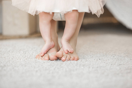 安全的 宝贝 家庭 小孩 养育子女 脚趾 漂亮的 照顾 健康