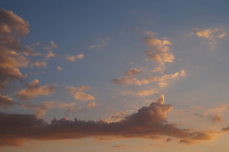 夕阳湖景观中的夕阳船图片