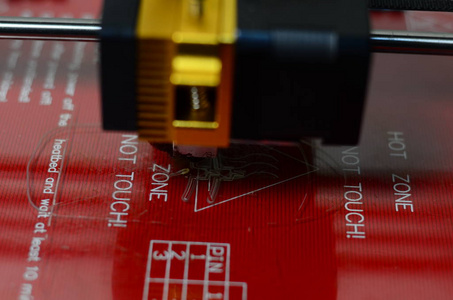 3D打印机打印红色表单