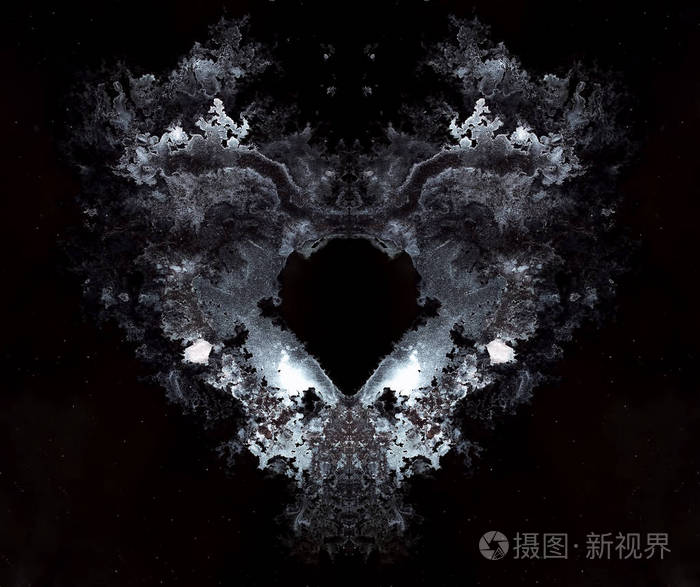 水彩画在黑色的纸背景上泼心