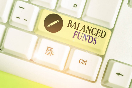 文字写作平衡基金。结合不同证券的混合型共同基金的业务概念。
