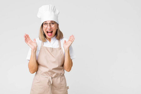兴奋 惊讶 自制 女人 面包 制服 横幅 厨师 庆祝 西班牙裔