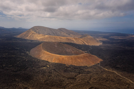 Timanfaya鸟瞰图，国家公园，火山口，火山全景，山脉，葡萄园，地形，野生自然，兰扎罗特，加那利群岛，西班牙