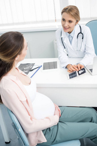 怀孕 在室内 腹部 白种人 美丽的 女人 健康 病人 医疗保险