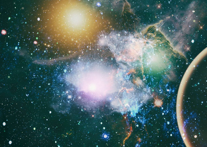 宇宙星系背景与深空星云相距地球很多光年。这张图片的元素由美国宇航局提供。