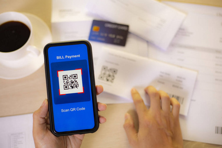 使用智能手机或代码扫描比尔数字钱包或信用卡照片