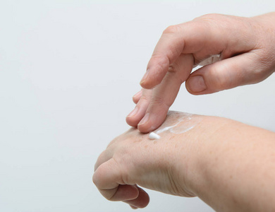 皮肤 手指 照顾 人类 女人 奶油 签名 疼痛 手势 拇指