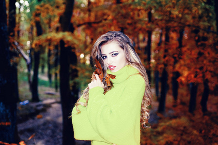 你好,秋天湾夏天.照片