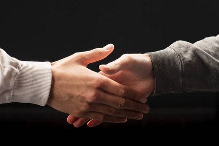 互相尊重素材两位友好的同事互相问候照片