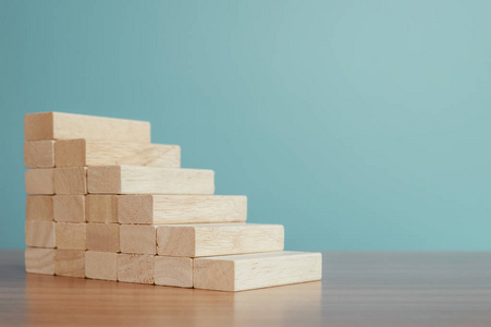 木块堆放作为台阶楼梯 企业成长成功过程的阶梯式职业道路概念相似素材图片 摄图新视界