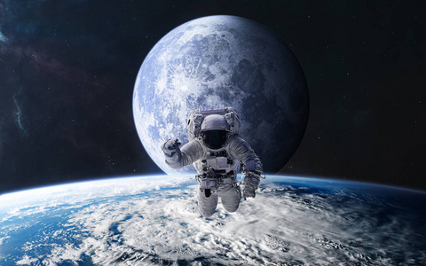 以月球为背景的宇航员。从地球轨道上看。太阳系