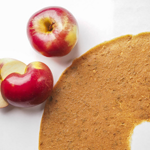 俄罗斯的水果自制水果苹果皮无糖,俄罗斯传统冬季美味.健康甜点照片