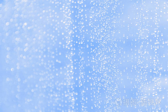 浅冷蓝色模糊背景带有水滴图案