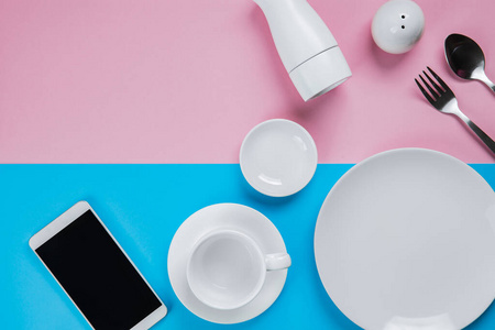 厨房用具系列，智能手机，粉色和蓝色背景
