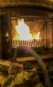 木材和壁炉燃烧
