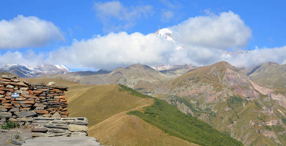 美丽的 旅行 全景图 夏天 小山 山谷 岩石 风景 天空