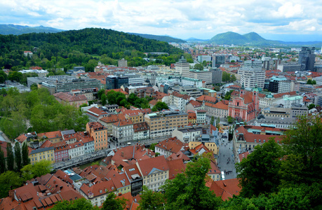 亚美依街道图片