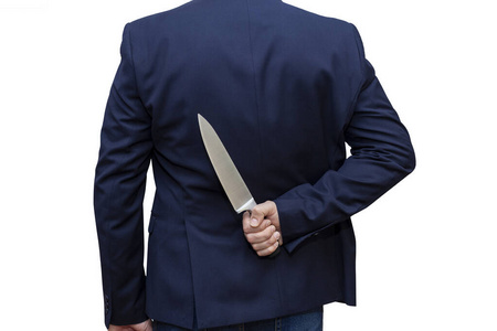 背着刀的人照片