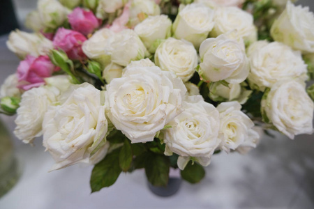 White roses, beautiful bouquet  in the flowershop. Running flor