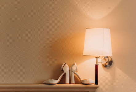 鞋跟内灯壁灯卧室内部图片