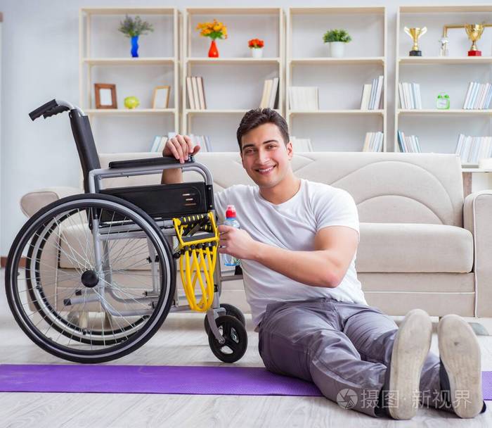 残疾人在家养伤