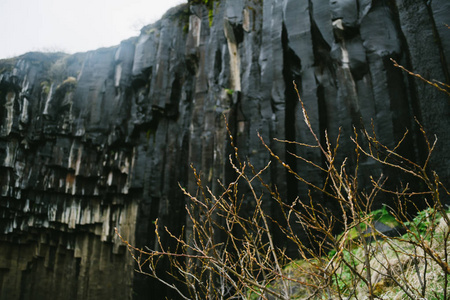 冰岛斯文福斯瀑布的玄武岩柱