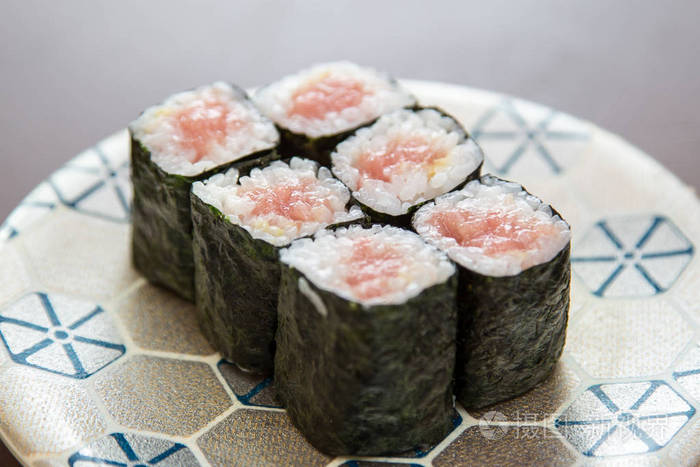 金枪鱼卷寿司