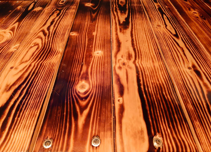 拉丝棕色表面拉丝薄木板做的桌子.照片