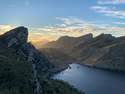 山谷 夏天 旅游业 旅行 美丽的 自然 天空 森林 风景