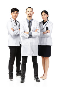 一群快乐的医生站在白色的背景上