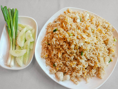 瓷器 鸡蛋 胡椒粉 桌子 泰语 油炸 蔬菜 洋葱 晚餐 烹饪