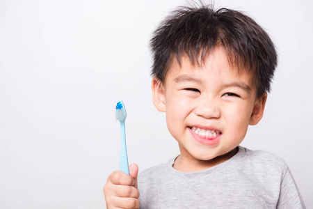 牙刷 白种人 复制空间 微笑 肖像 幸福 童年 牙膏 照顾
