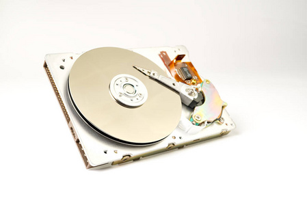 硬盘驱动器HDD硬盘硬盘驱动器或固定磁盘是一种机电数据存储设备，它使用磁存储器来存储和检索数字数据，使用一个或多个刚性磁盘