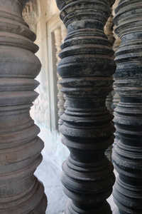 柬埔寨高棉名城吴哥窟古庙遗址细部石柱立面图