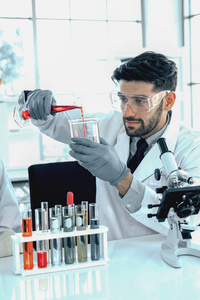 男人 科学 专家 工作 屏幕 外套 专业知识 生物技术 化学